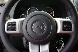 2014款Jeep指南者2.4L改款四驱舒适版