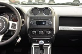 2014款Jeep指南者2.4L改款四驱舒适版