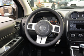 2014款Jeep指南者2.4L改款四驱舒适版