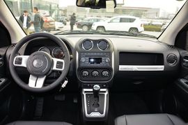 2014款Jeep指南者2.4L改款四驱舒适版