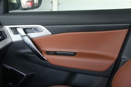 吉利博越1.8T自动四驱智尊型4G互联版