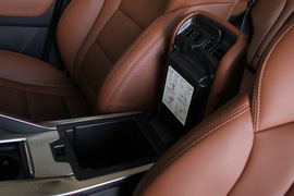 吉利博越1.8T自动四驱智尊型4G互联版