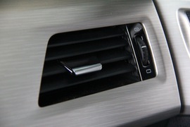 吉利博越1.8T自动四驱智尊型4G互联版