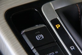 吉利博越1.8T自动四驱智尊型4G互联版