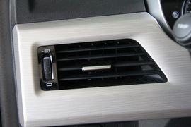 吉利博越1.8T自动四驱智尊型4G互联版