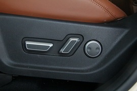 吉利博越1.8T自动四驱智尊型4G互联版