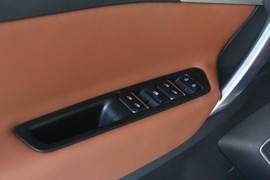 吉利博越1.8T自动四驱智尊型4G互联版