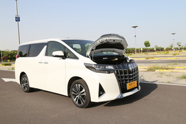 2018款丰田埃尔法