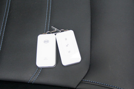 2018款比亚迪元EV360