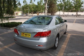 2009款丰田凯美瑞试驾