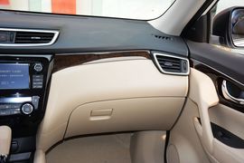 2014款日产奇骏2.5L