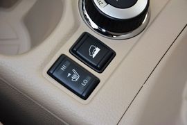 2014款日产奇骏2.5L