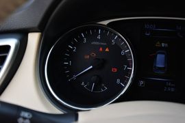 2014款日产奇骏2.5L