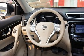 2014款日产奇骏2.5L