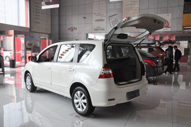 2013款日产骊威1.6XL