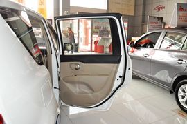 2013款日产骊威1.6XL