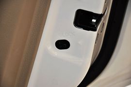 2013款日产骊威1.6XL