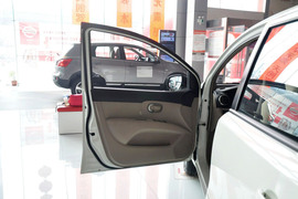 2013款日产骊威1.6XL