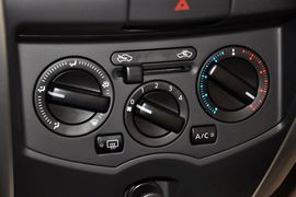 2013款日产骊威1.6XL