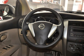 2013款日产骊威1.6XL
