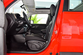   2018款Jeep自由侠 互联大屏版 180T 自动高能版