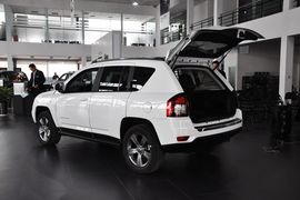 2014款Jeep指南者2.4L四驱舒适版