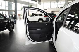 2014款Jeep指南者2.4L四驱舒适版