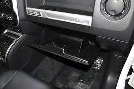 2014款Jeep指南者2.4L四驱舒适版
