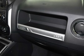 2014款Jeep指南者2.4L四驱舒适版