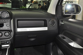 2014款Jeep指南者2.4L四驱舒适版
