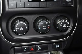 2014款Jeep指南者2.4L四驱舒适版
