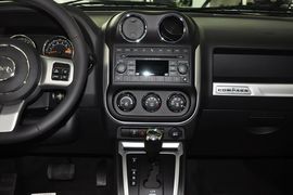2014款Jeep指南者2.4L四驱舒适版