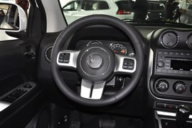 2014款Jeep指南者2.4L四驱舒适版