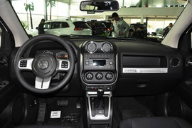 2014款Jeep指南者2.4L四驱舒适版