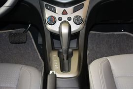2013款雪佛兰爱唯欧三厢1.6L