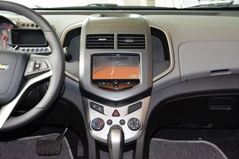 2013款雪佛兰爱唯欧三厢1.6L