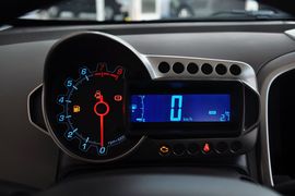 2013款雪佛兰爱唯欧三厢1.6L