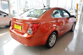 2013款雪佛兰爱唯欧三厢1.6L