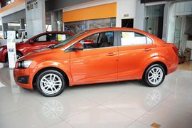 2013款雪佛兰爱唯欧三厢1.6L