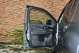 2018款五十铃mu-X牧游侠