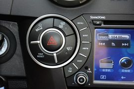 2014款双龙爱腾2.3L两驱自动精英汽油版