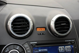 2014款双龙爱腾2.3L两驱自动精英汽油版