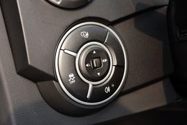 2014款双龙爱腾2.3L两驱自动精英汽油版