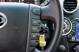 2014款双龙爱腾2.3L两驱自动精英汽油版