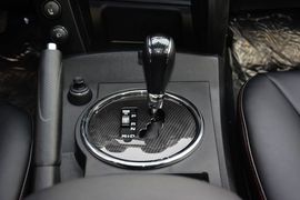 2014款双龙爱腾2.3L两驱自动精英汽油版