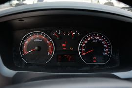 2014款双龙爱腾2.3L两驱自动精英汽油版