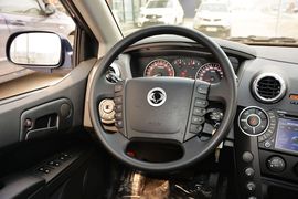 2014款双龙爱腾2.3L两驱自动精英汽油版