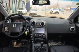 2014款双龙爱腾2.3L两驱自动精英汽油版