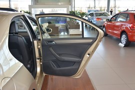 2013款大众全新桑塔纳1.6L手动舒适版