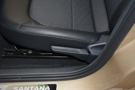2013款大众全新桑塔纳1.6L手动舒适版